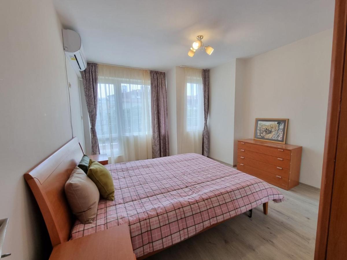 Flora - Beautiful *New* Apartment To The Beach ブルガス エクステリア 写真